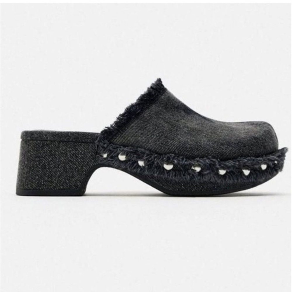 Zara NWT gray denim clogs